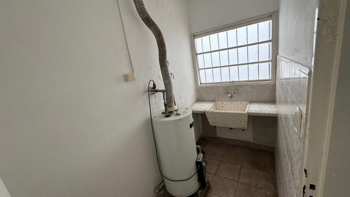 VENTA CASA 3 DORMITORIOS EN BARRIO PARQUE VELEZ SARSFIELD