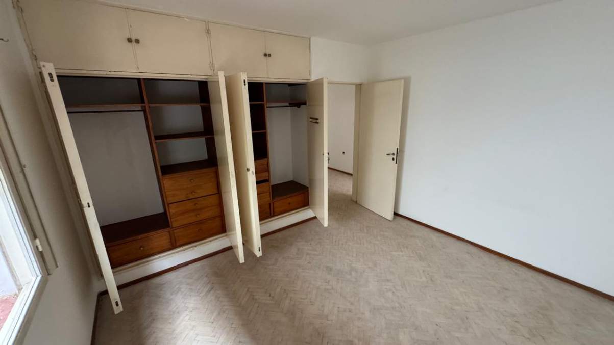 VENTA CASA 3 DORMITORIOS EN BARRIO PARQUE VELEZ SARSFIELD