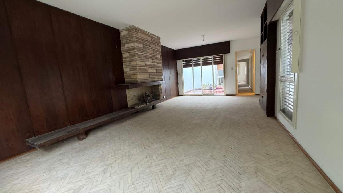 VENTA CASA 3 DORMITORIOS EN BARRIO PARQUE VELEZ SARSFIELD