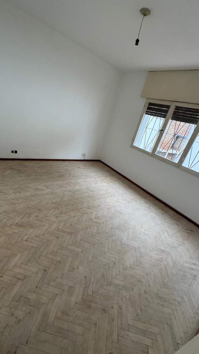 VENTA CASA 3 DORMITORIOS EN BARRIO PARQUE VELEZ SARSFIELD