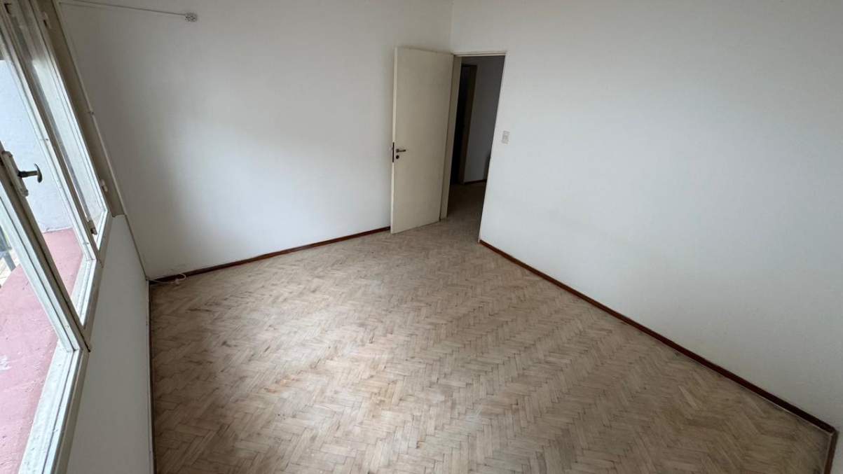 VENTA CASA 3 DORMITORIOS EN BARRIO PARQUE VELEZ SARSFIELD