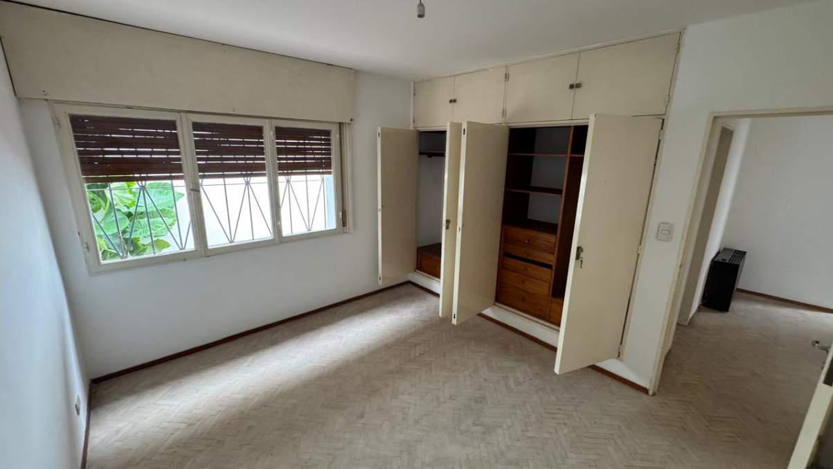 VENTA CASA 3 DORMITORIOS EN BARRIO PARQUE VELEZ SARSFIELD