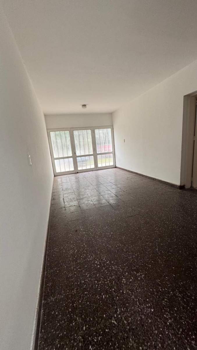 VENTA CASA 3 DORMITORIOS EN BARRIO PARQUE VELEZ SARSFIELD