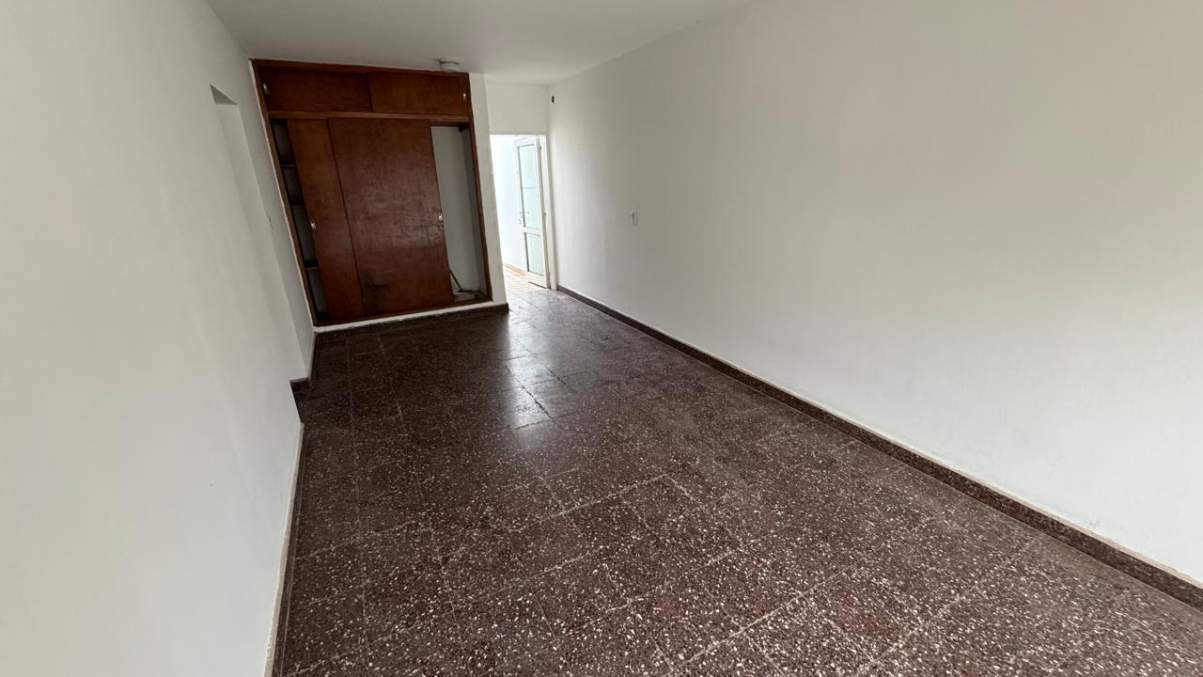 VENTA CASA 3 DORMITORIOS EN BARRIO PARQUE VELEZ SARSFIELD