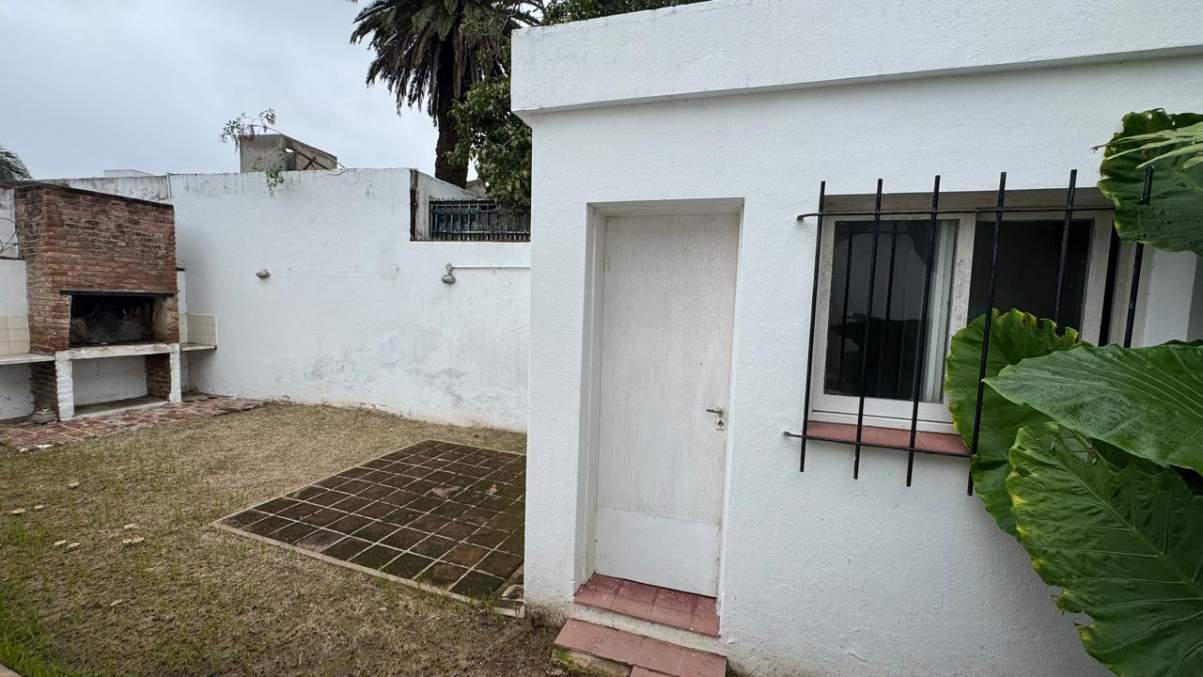VENTA CASA 3 DORMITORIOS EN BARRIO PARQUE VELEZ SARSFIELD