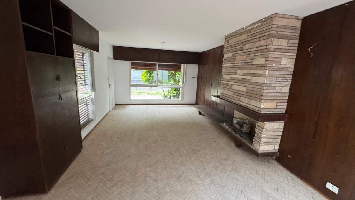 VENTA CASA 3 DORMITORIOS EN BARRIO PARQUE VELEZ SARSFIELD