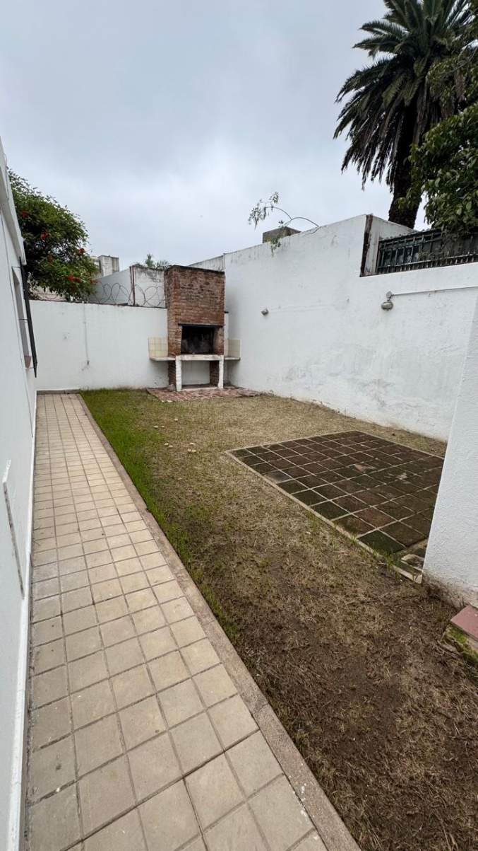 VENTA CASA 3 DORMITORIOS EN BARRIO PARQUE VELEZ SARSFIELD