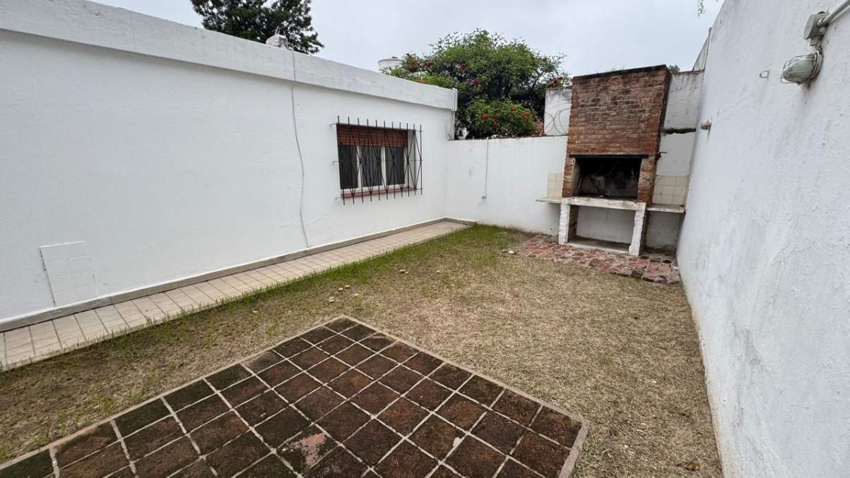 VENTA CASA 3 DORMITORIOS EN BARRIO PARQUE VELEZ SARSFIELD