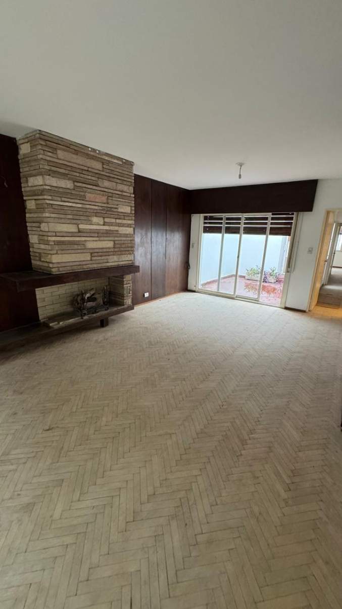 VENTA CASA 3 DORMITORIOS EN BARRIO PARQUE VELEZ SARSFIELD