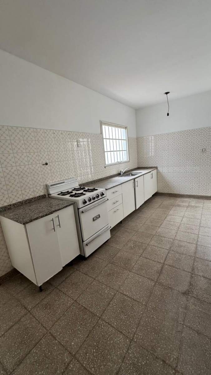 VENTA CASA 3 DORMITORIOS EN BARRIO PARQUE VELEZ SARSFIELD