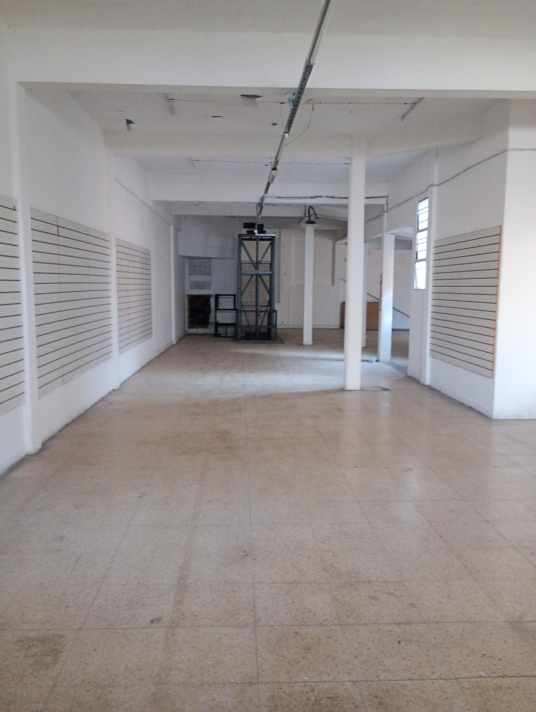 AMPLIA OFICINA LOCAL - 300M2 - PLENO Ctro - Excel precio incluye Expensas.-