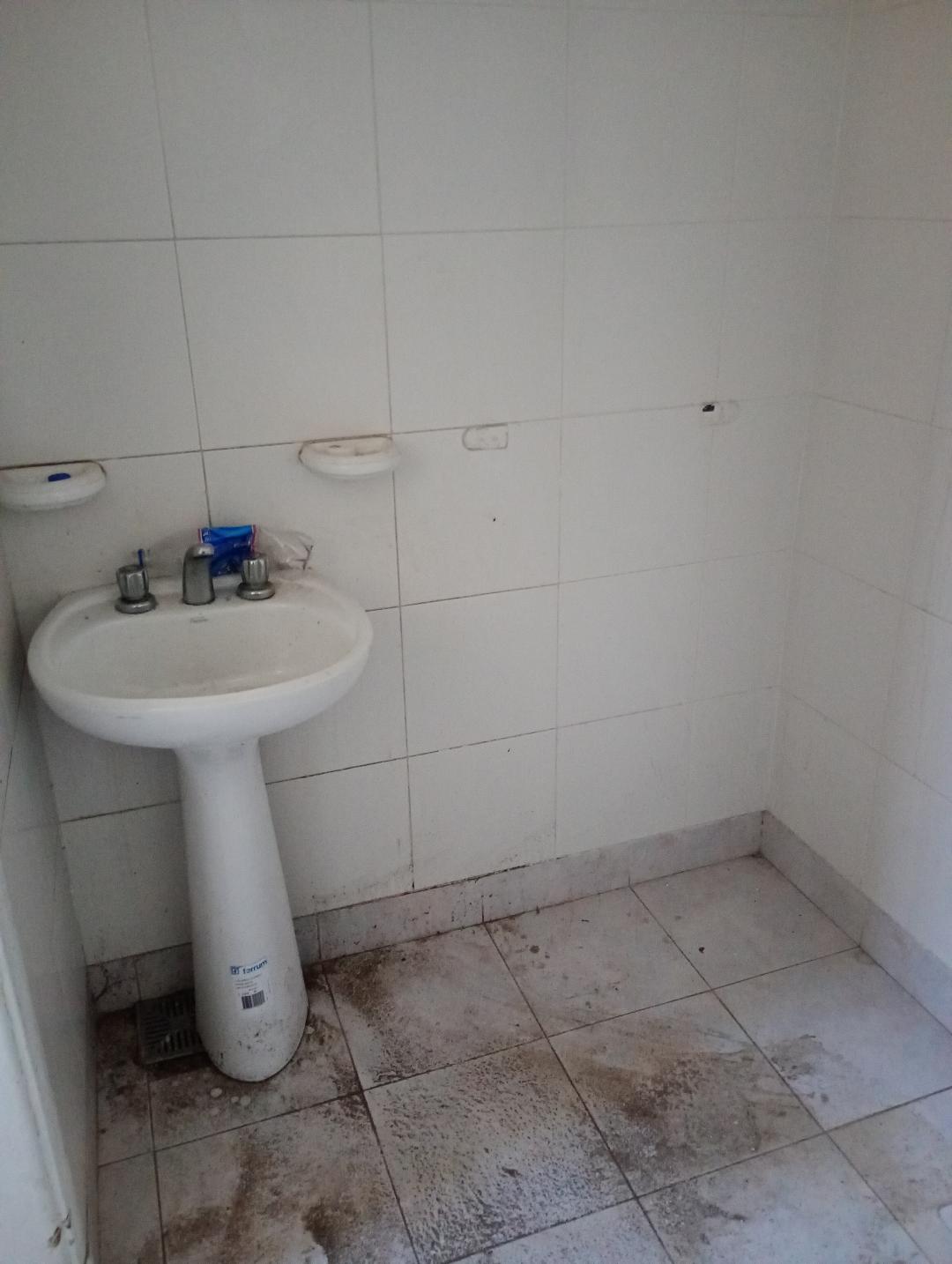 AMPLIA OFICINA LOCAL - 300M2 - PLENO Ctro - Excel precio incluye Expensas.-