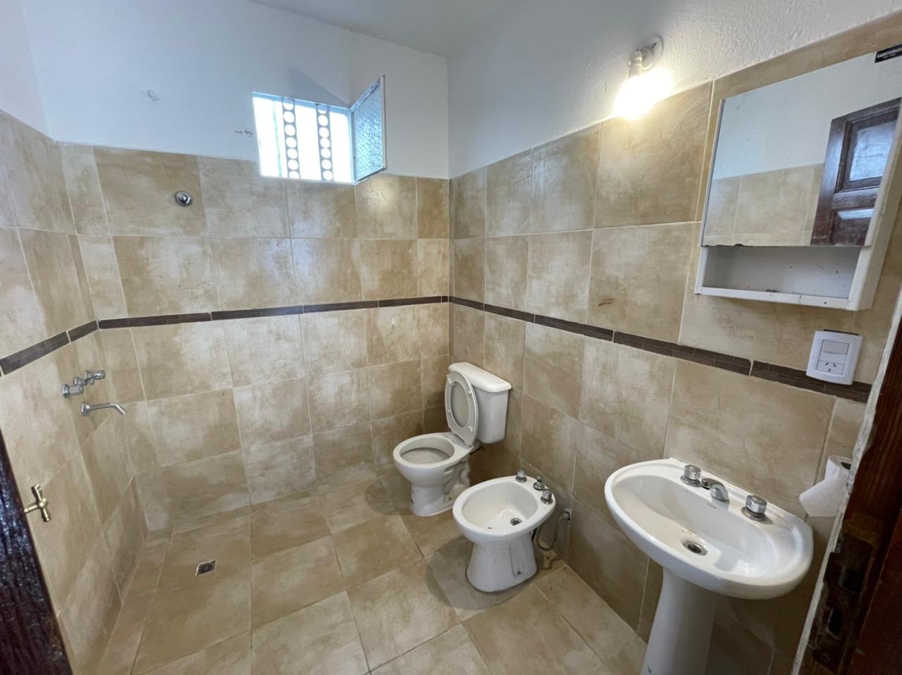 SE VENDE OPORTUNIDAD DE LOCAL-VIVIENDA