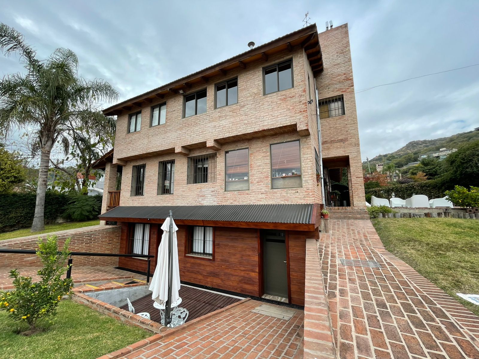 SE VENDE CASA EN BARRIO LAS VERTIENTES VILLA CARLOS PAZ