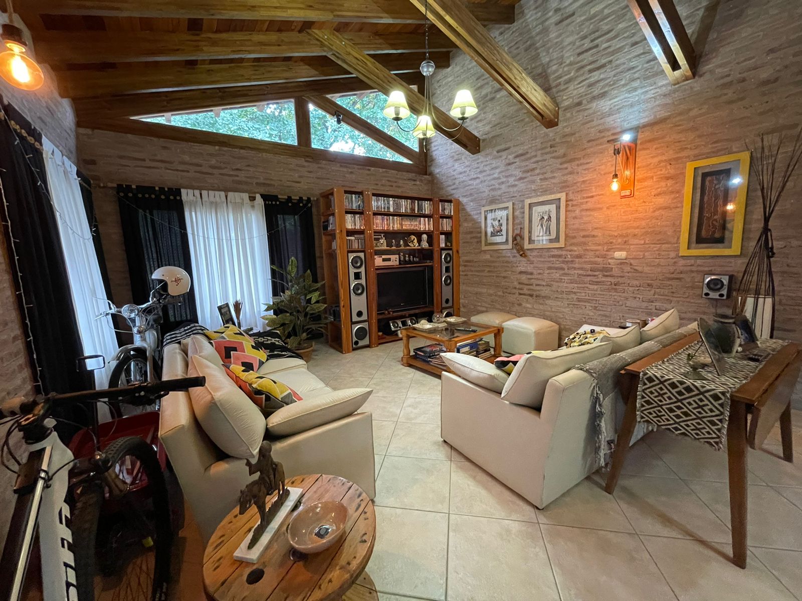 SE VENDE CASA EN BARRIO LAS VERTIENTES VILLA CARLOS PAZ