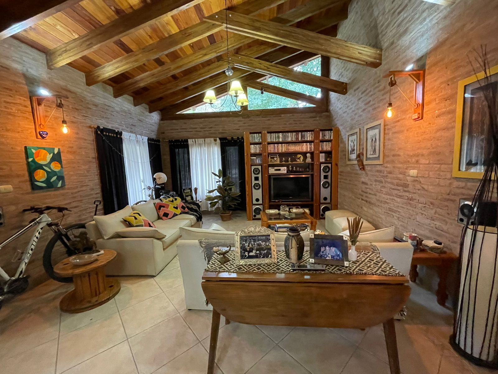 SE VENDE CASA EN BARRIO LAS VERTIENTES VILLA CARLOS PAZ