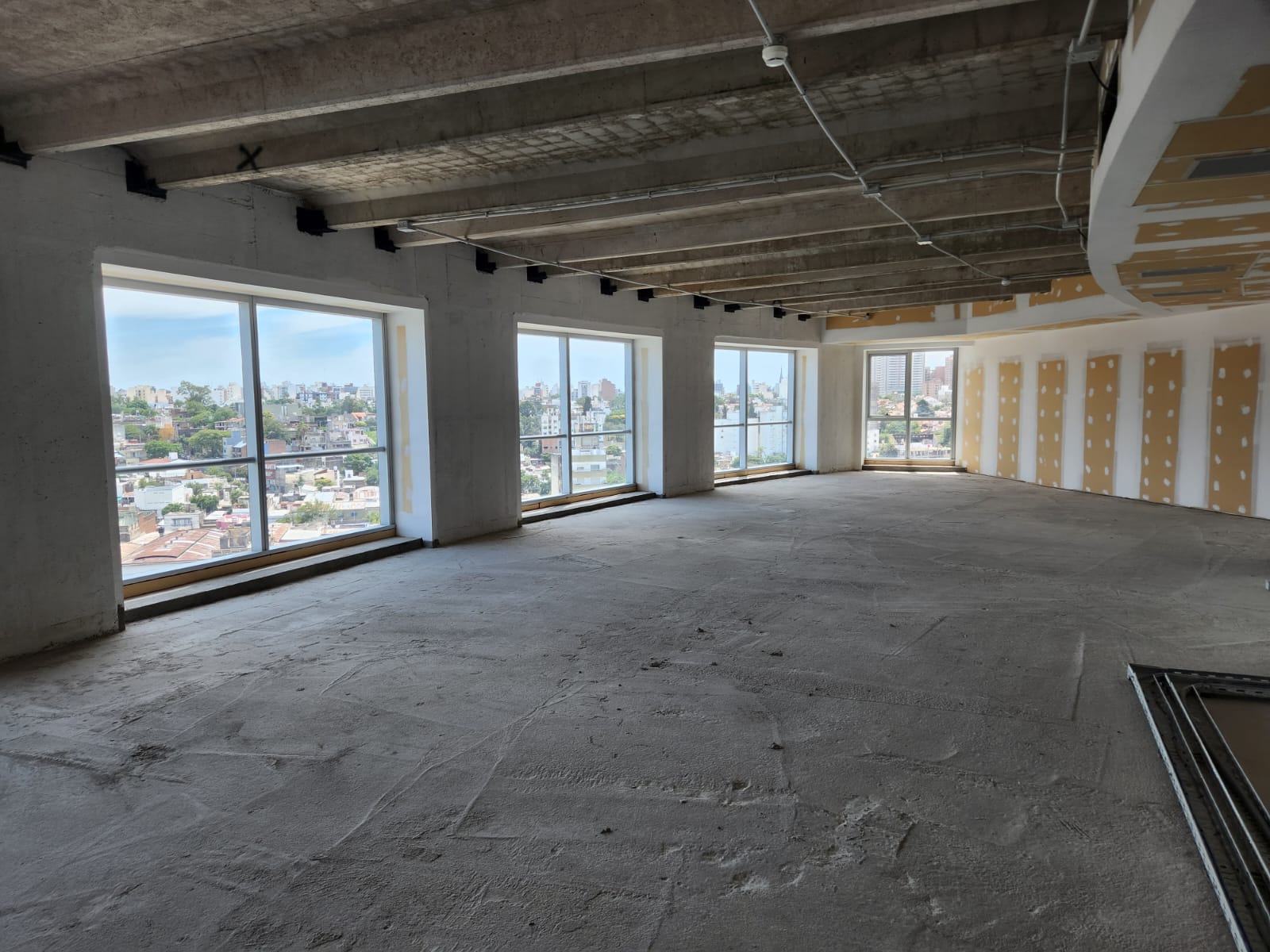 ALQUILER oficinas AAA Distrito Capitalinas 150 y 165  m2 Torre Principal