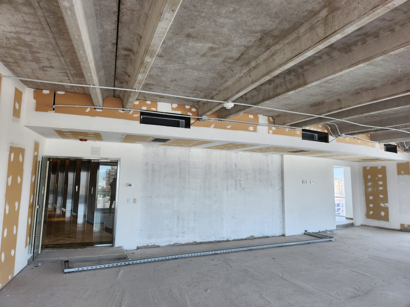 ALQUILER oficinas AAA Distrito Capitalinas 150 y 165  m2 Torre Principal