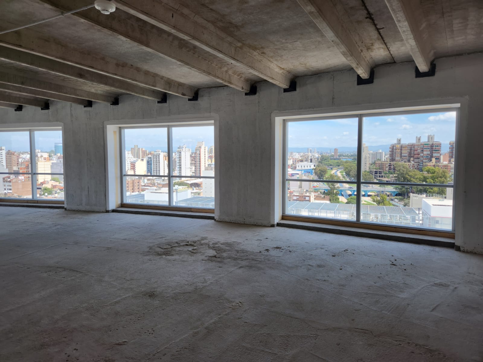 ALQUILER oficinas AAA Distrito Capitalinas 150 y 165  m2 Torre Principal