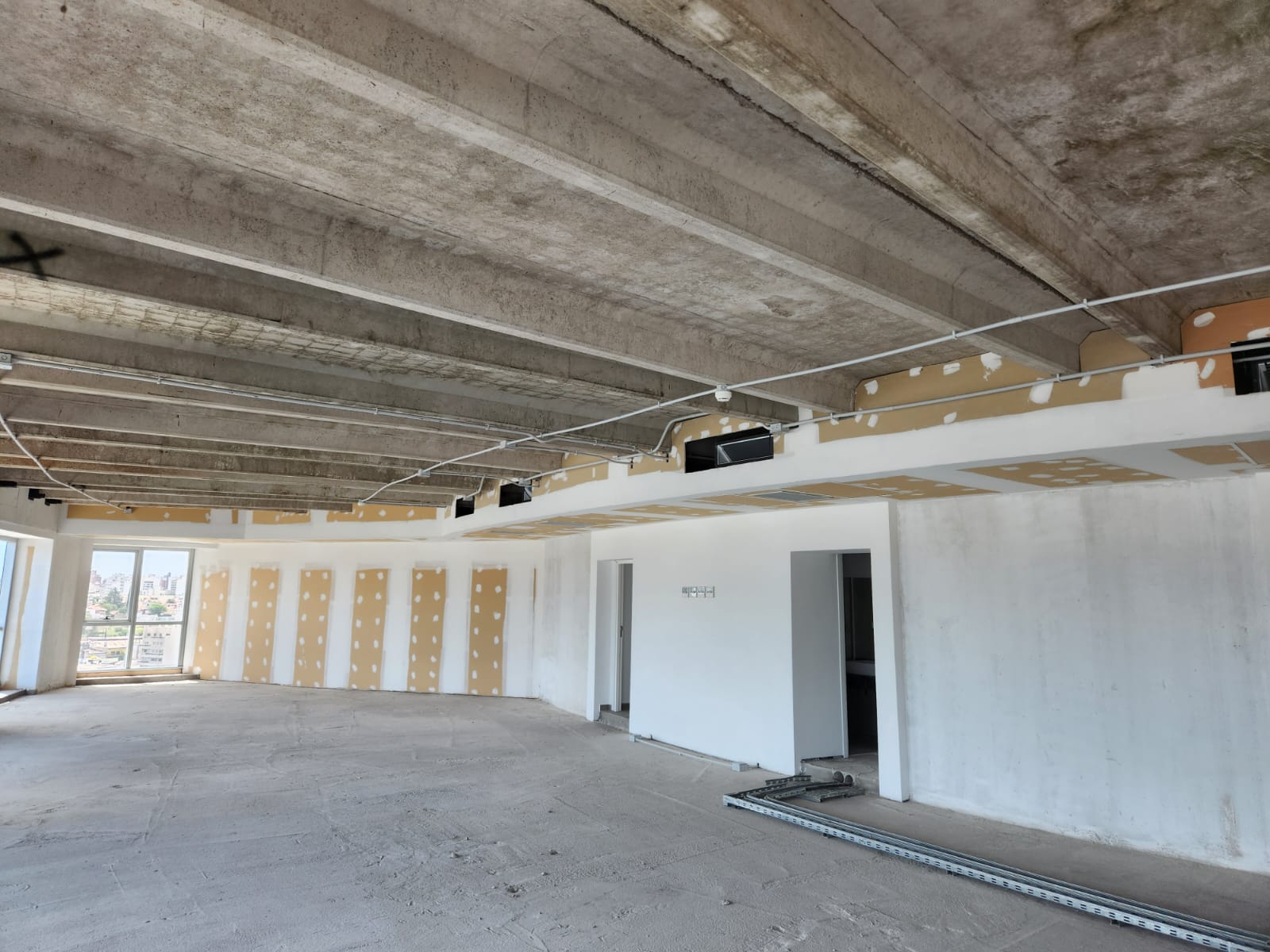 ALQUILER oficinas AAA Distrito Capitalinas 150 y 165  m2 Torre Principal