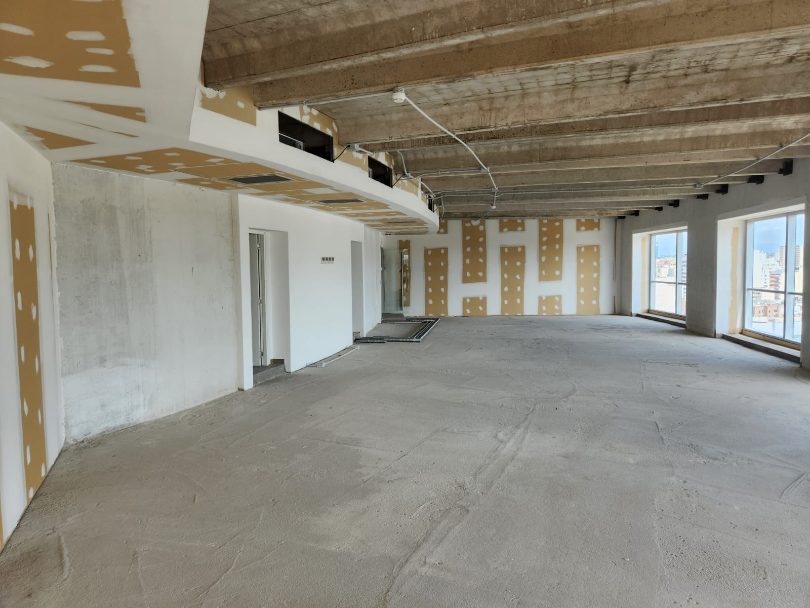 ALQUILER oficinas AAA Distrito Capitalinas 150 y 165  m2 Torre Principal