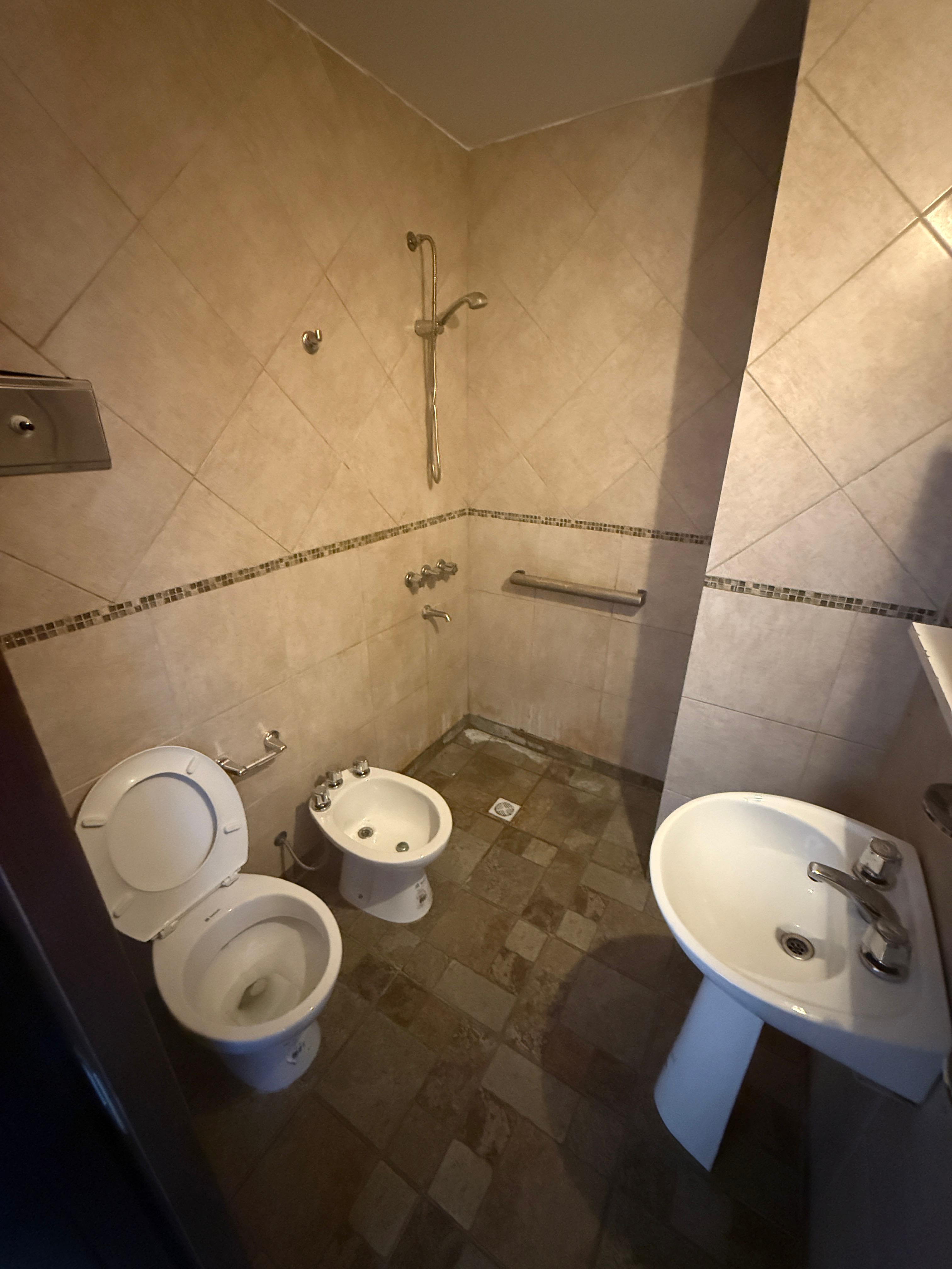 ALQUILER DEPARTAMENTO- CENTRO- (2 dormitorios  balcón)