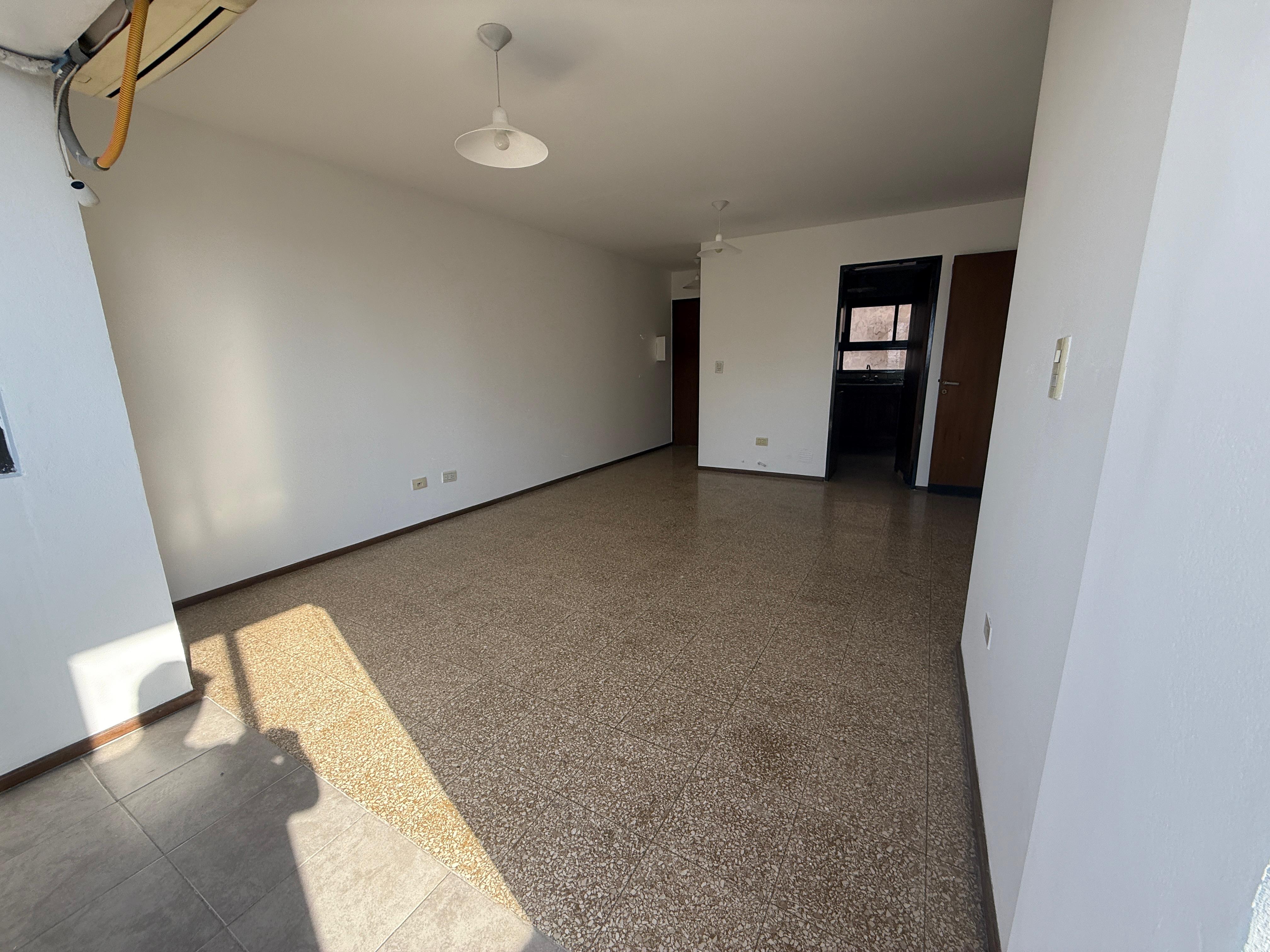 ALQUILER DEPARTAMENTO- CENTRO- (2 dormitorios  balcón)
