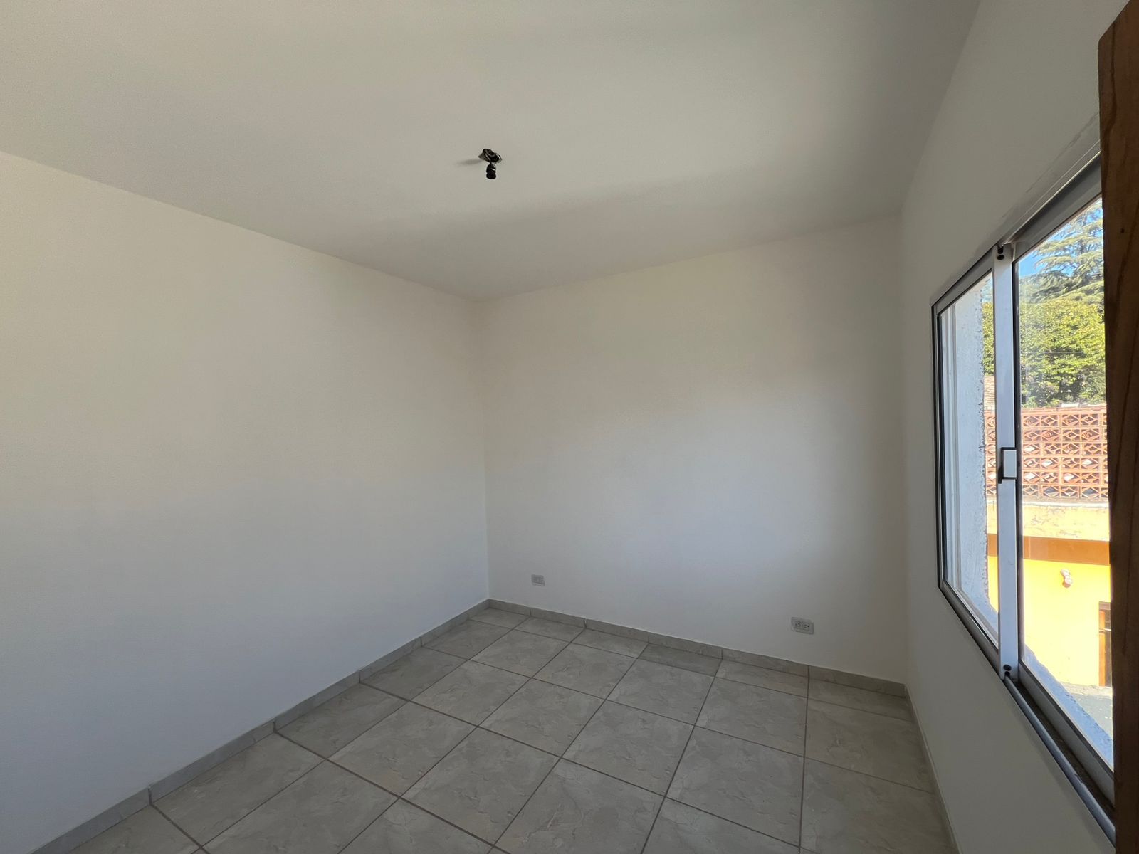 B BELLA VISTA - ALQUILO DEPARTAMENTO -1 DORMITORIO CON PATIO-
