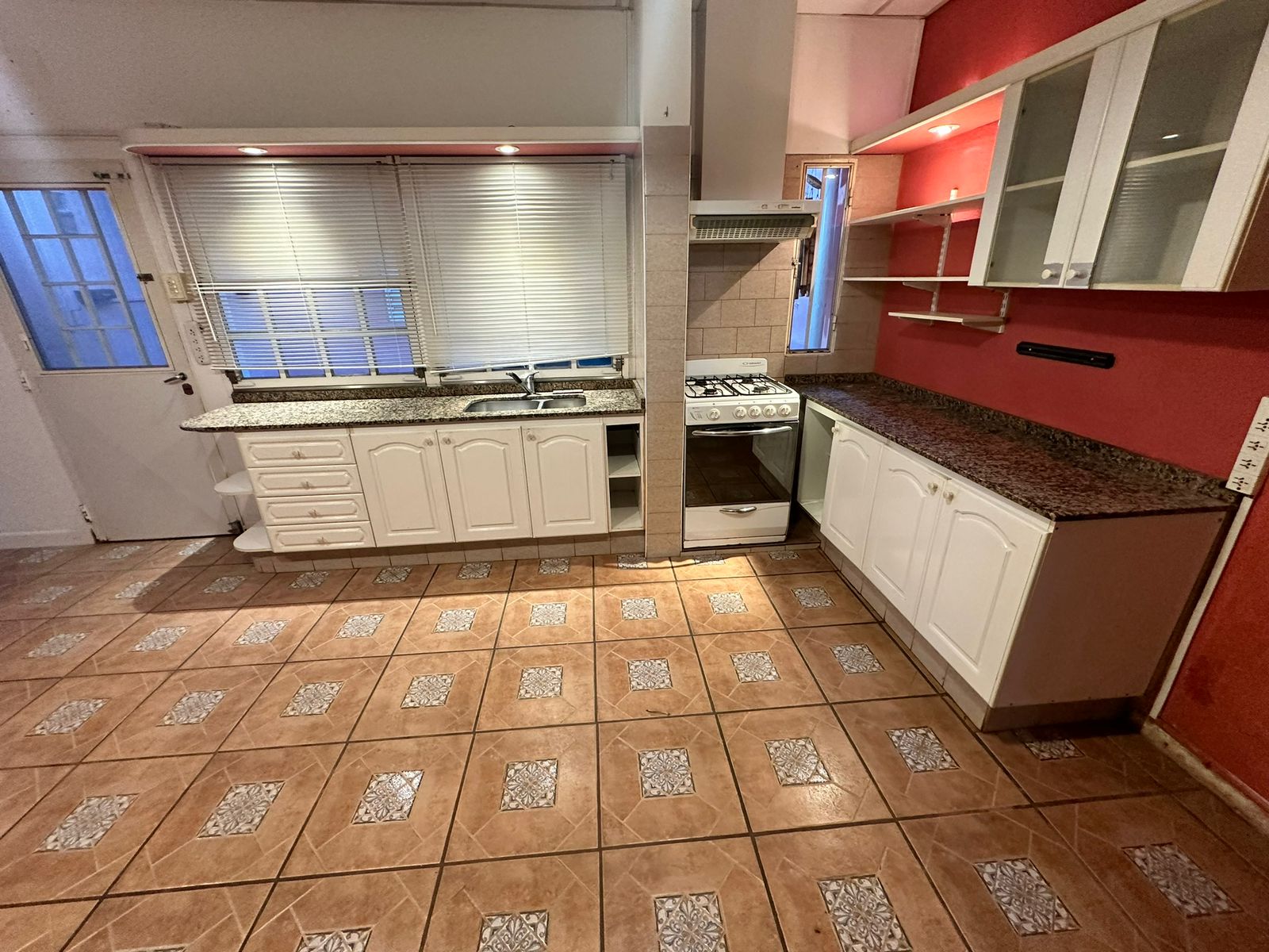 Propiedad Comercial en Esquina  Av. Alem al 700