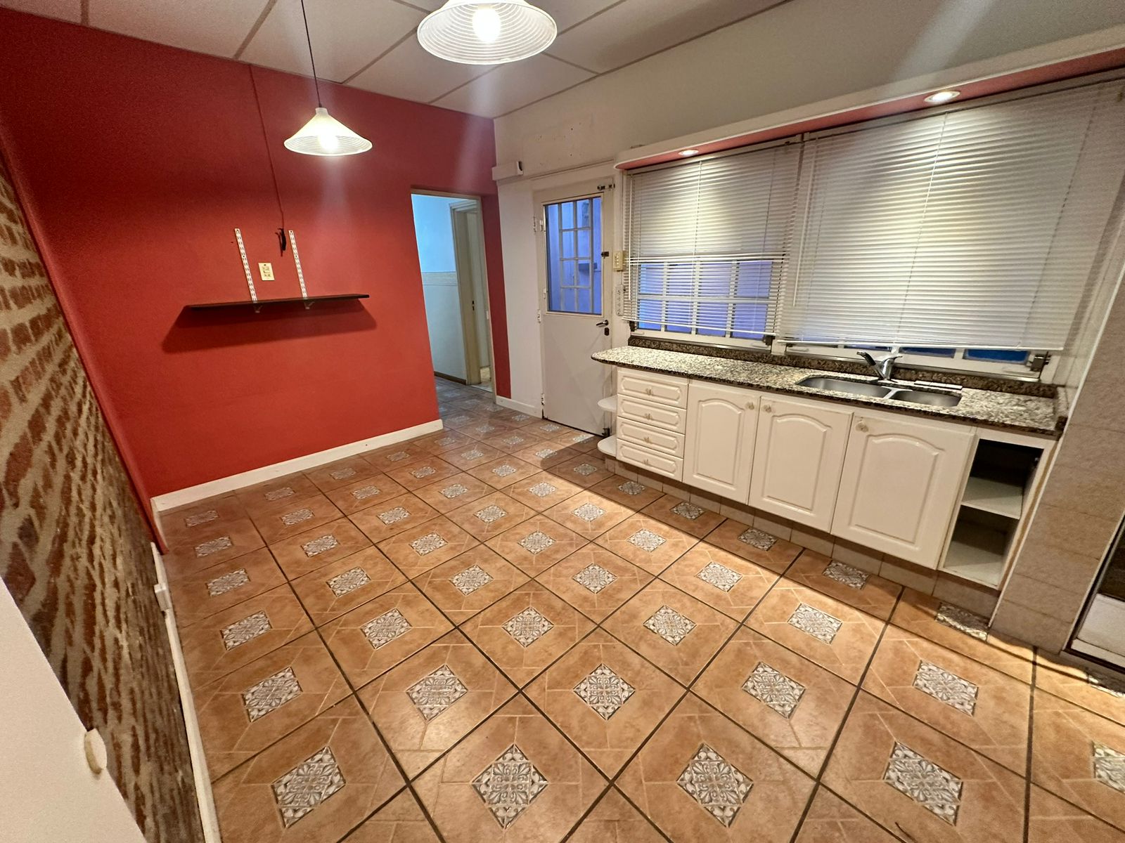 Propiedad Comercial en Esquina  Av. Alem al 700