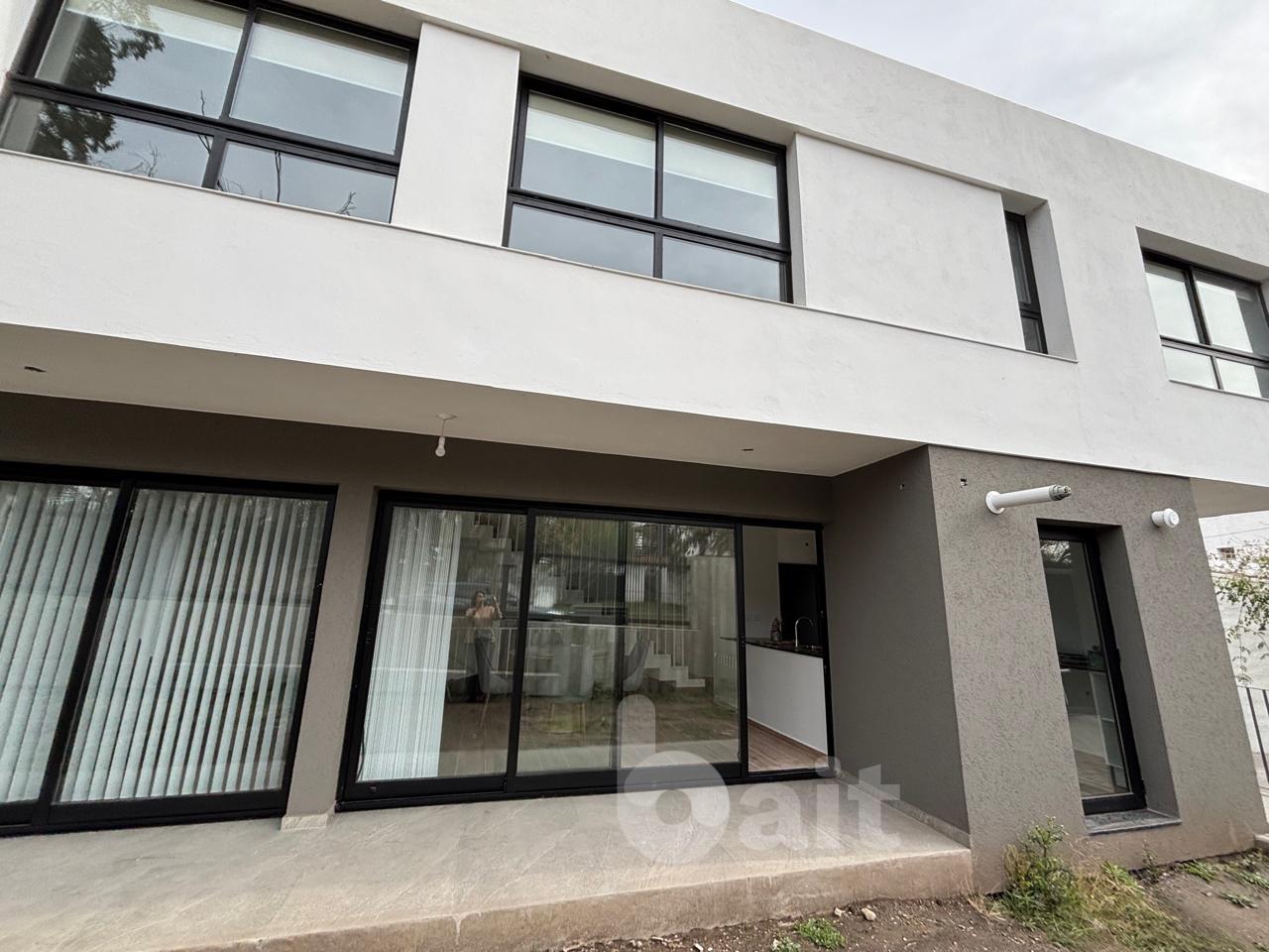 VENDO CASA EN HOUSING 3 DORMITORIOS CON PILETA A ESTRENAR