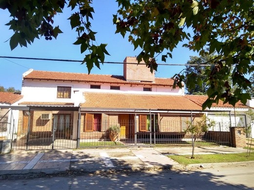 Alquiler casa 3 dorm y piscina - B Arguello