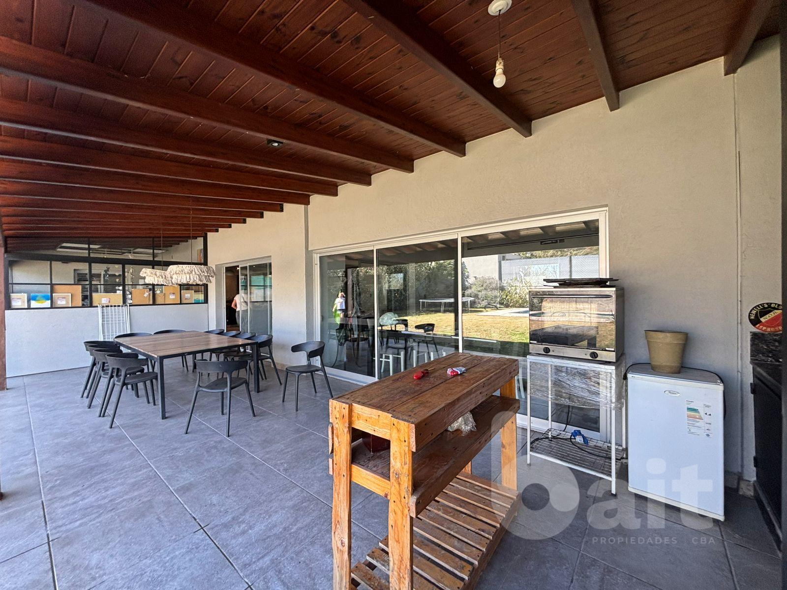 Venta casa Santina Norte, 4 dormitorios, 2 en suite, pileta