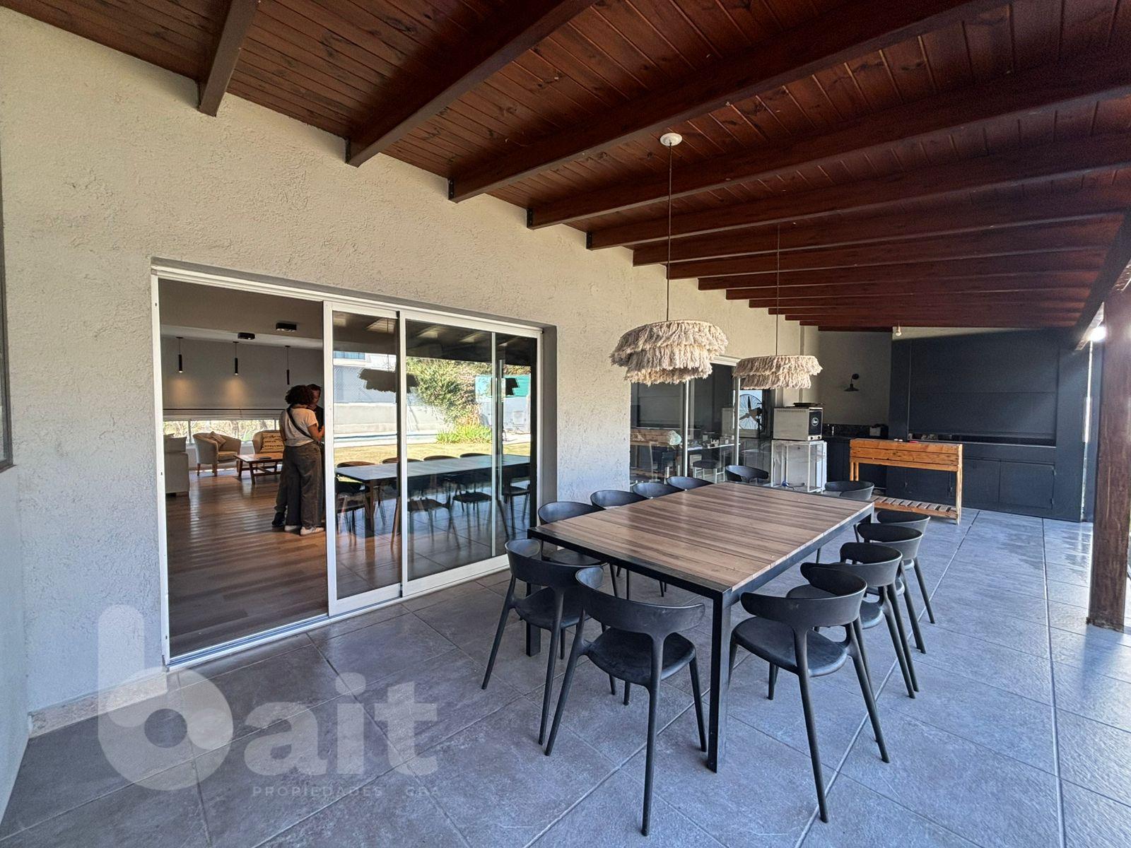 Venta casa Santina Norte, 4 dormitorios, 2 en suite, pileta