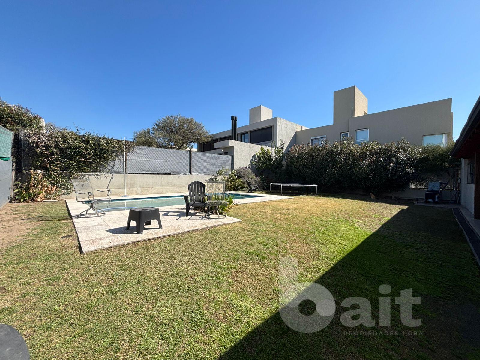 Venta casa Santina Norte, 4 dormitorios, 2 en suite, pileta