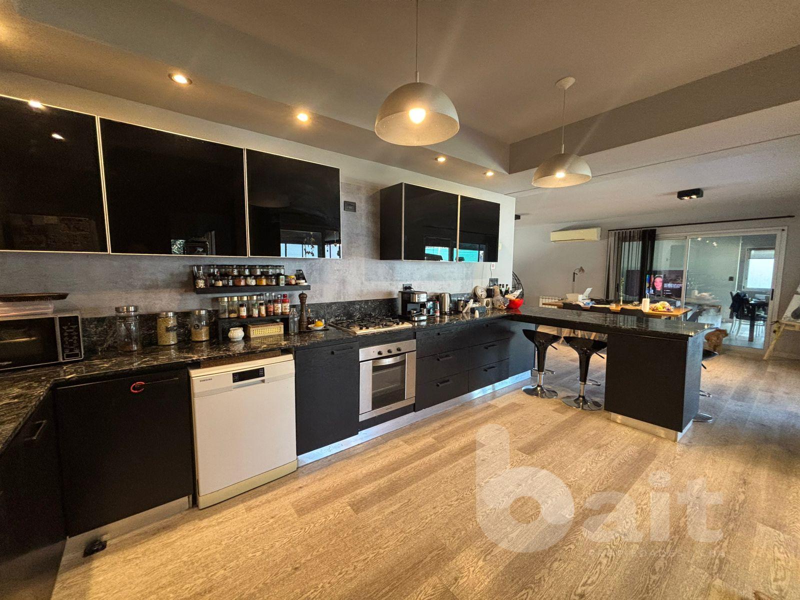 Venta casa Santina Norte, 4 dormitorios, 2 en suite, pileta