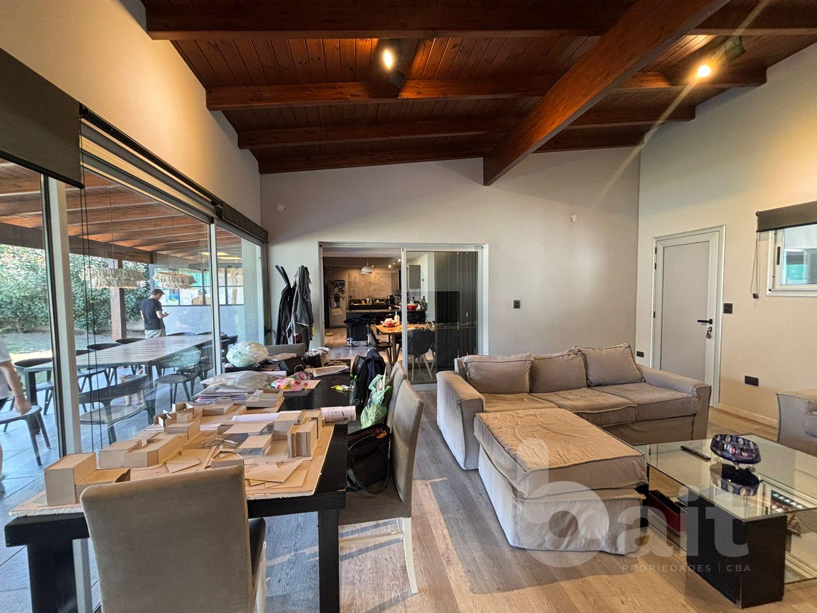 Venta casa Santina Norte, 4 dormitorios, 2 en suite, pileta