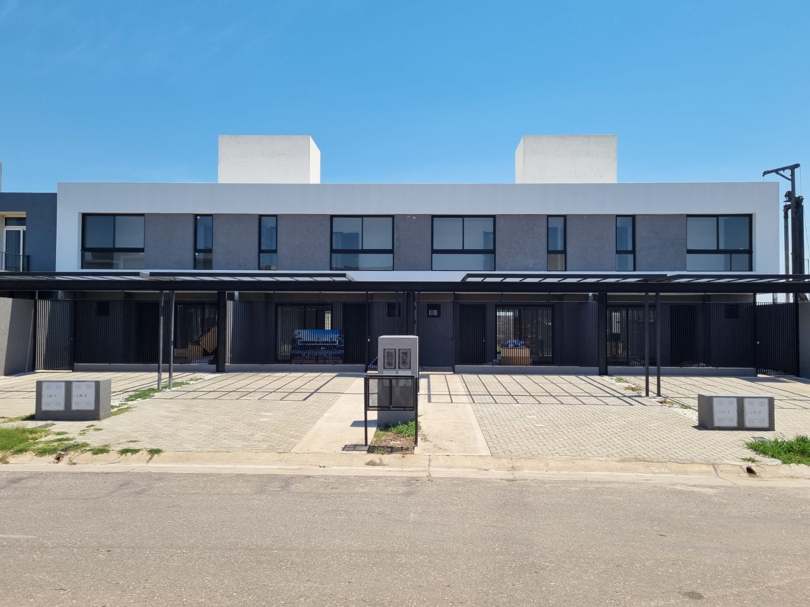 DOCTA BOULEVARD DUPLEX TRES DORMITORIOS EN ALQUILER