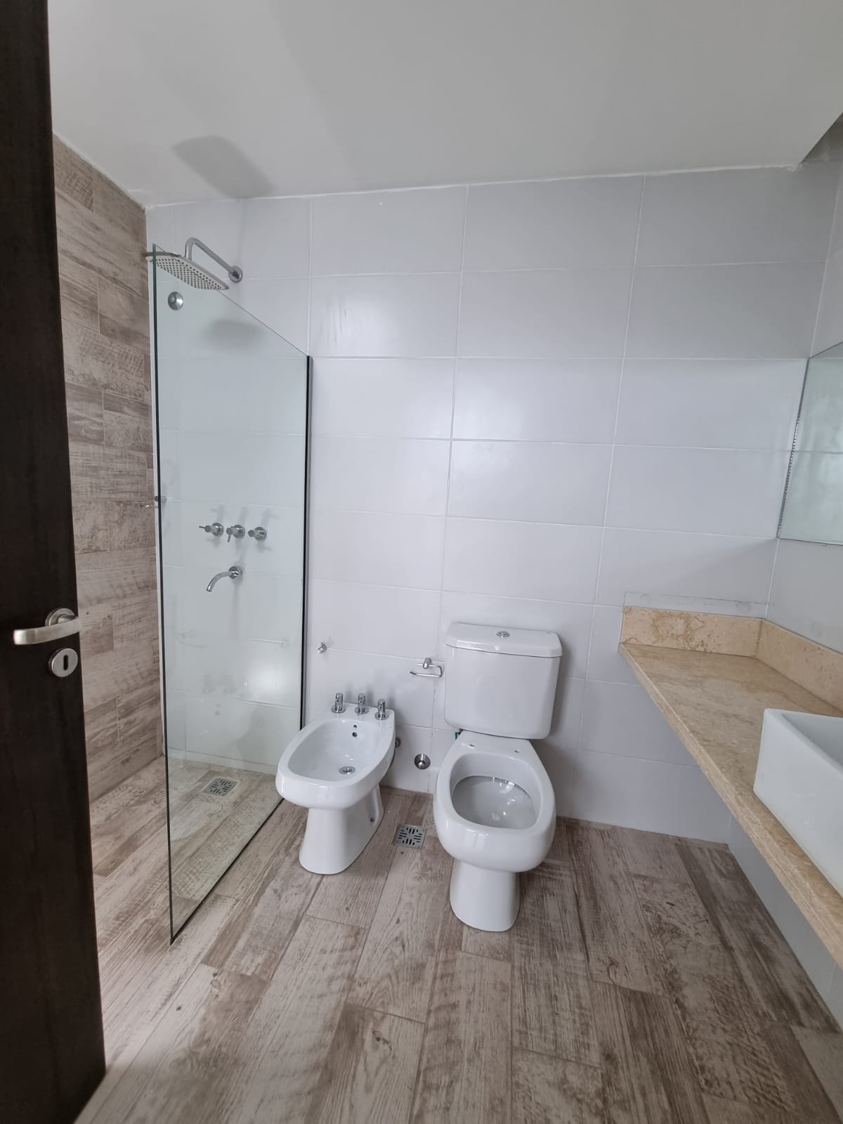 DOCTA BOULEVARD DUPLEX TRES DORMITORIOS EN ALQUILER