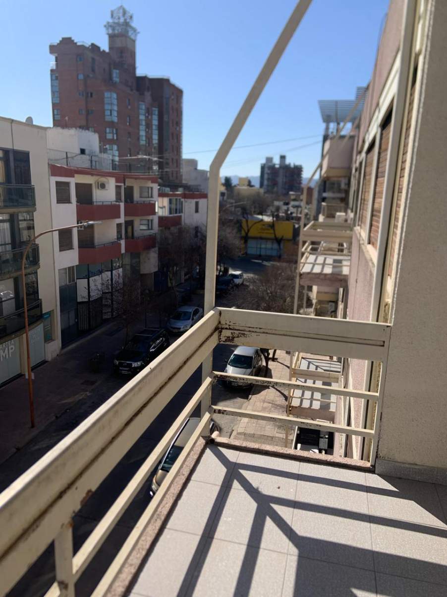 Excelente ubicación . Dpto. 2 Dor. Mas Cochera independiente. Zona Centro Villa Carlos Paz
