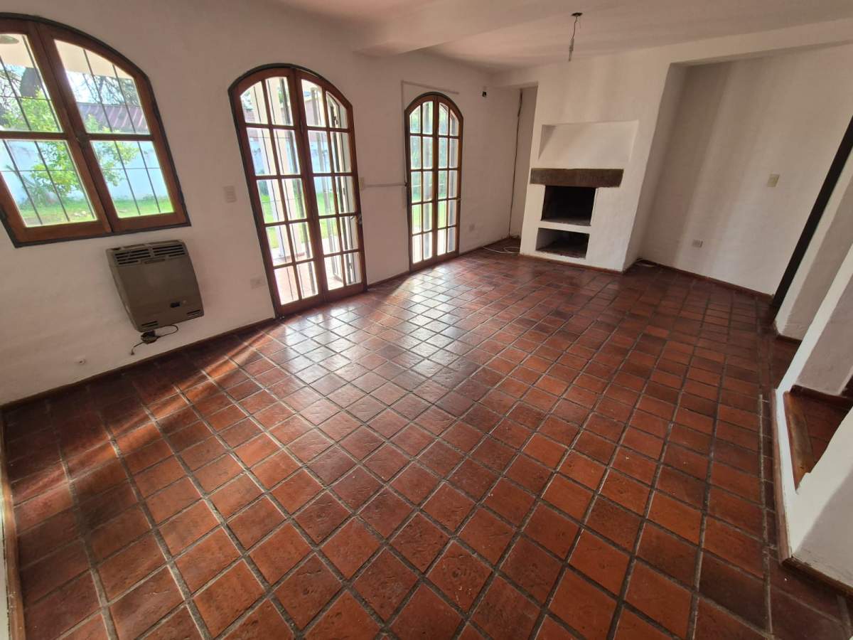 Casa en ALQUILER - Mariano Larra 1470, Cerro de las rosas, Córdoba - 3 dormitorios con patio!