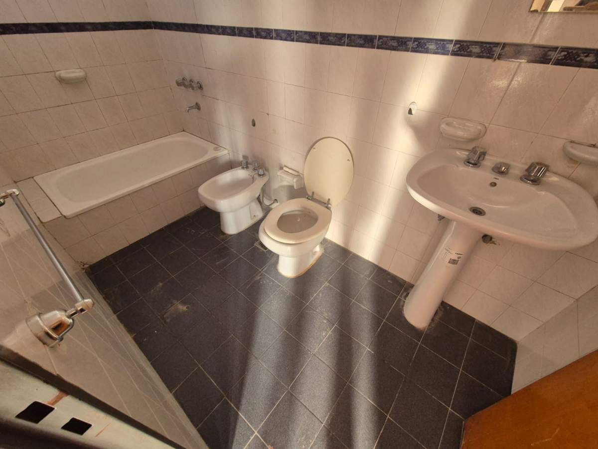 Casa en ALQUILER - Mariano Larra 1470, Cerro de las rosas, Córdoba - 3 dormitorios con patio!