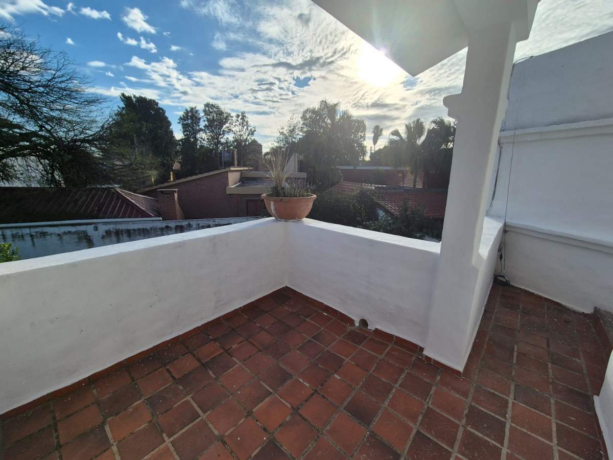 Casa en ALQUILER - Mariano Larra 1470, Cerro de las rosas, Córdoba - 3 dormitorios con patio!