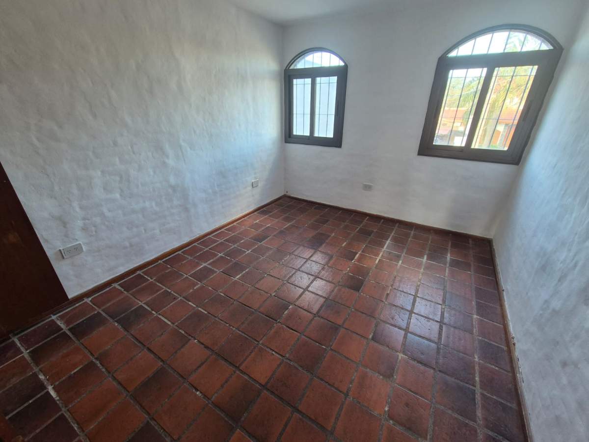 Casa en ALQUILER - Mariano Larra 1470, Cerro de las rosas, Córdoba - 3 dormitorios con patio!