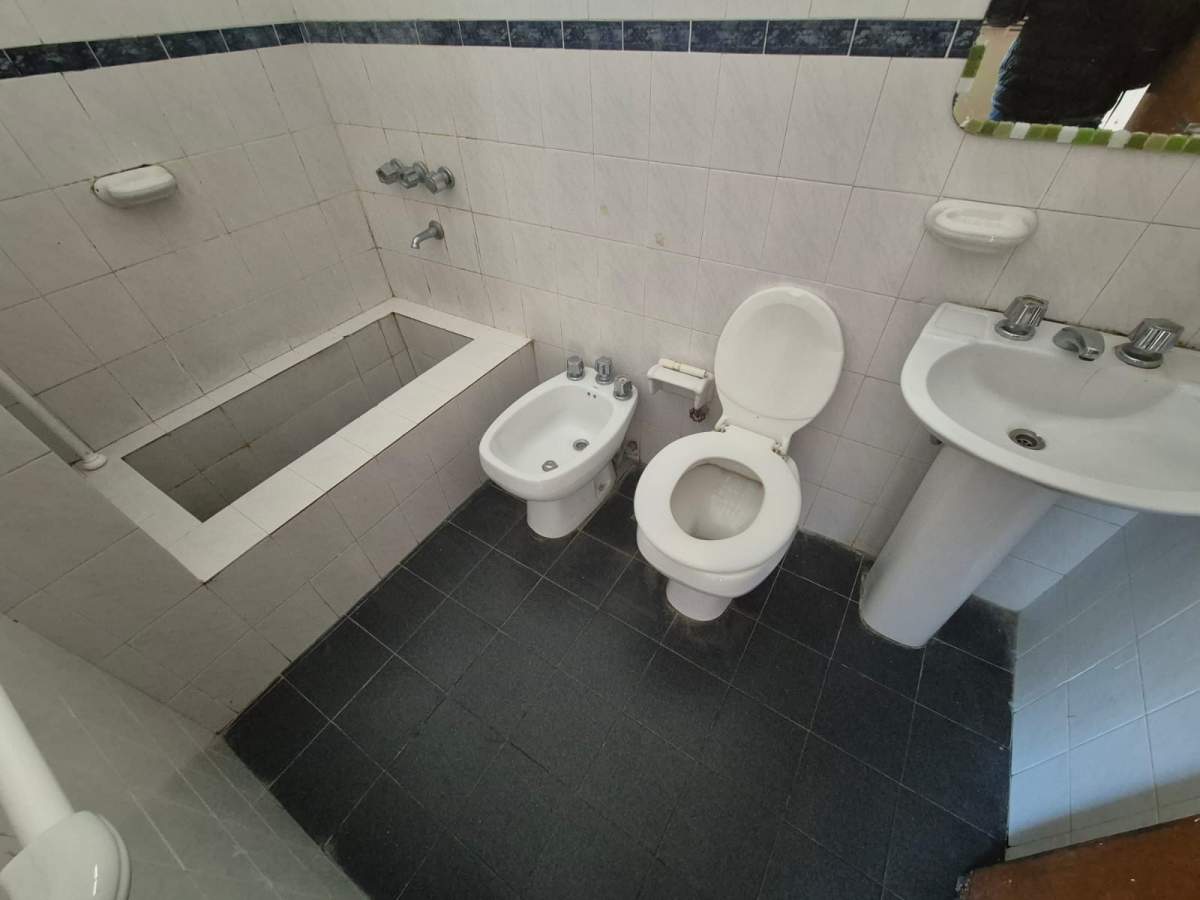 Casa en ALQUILER - Mariano Larra 1470, Cerro de las rosas, Córdoba - 3 dormitorios con patio!