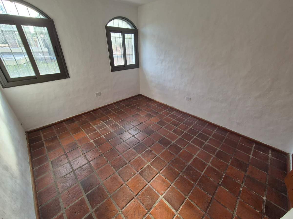 Casa en ALQUILER - Mariano Larra 1470, Cerro de las rosas, Córdoba - 3 dormitorios con patio!