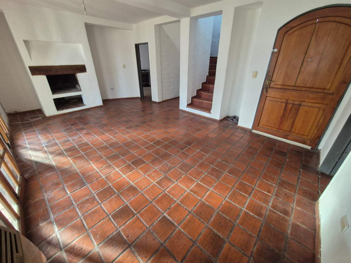 Casa en ALQUILER - Mariano Larra 1470, Cerro de las rosas, Córdoba - 3 dormitorios con patio!