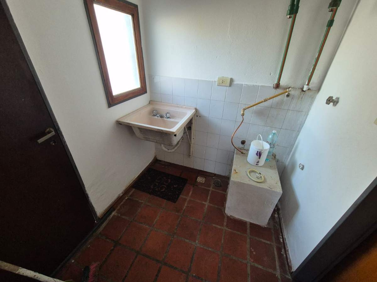 Casa en ALQUILER - Mariano Larra 1470, Cerro de las rosas, Córdoba - 3 dormitorios con patio!