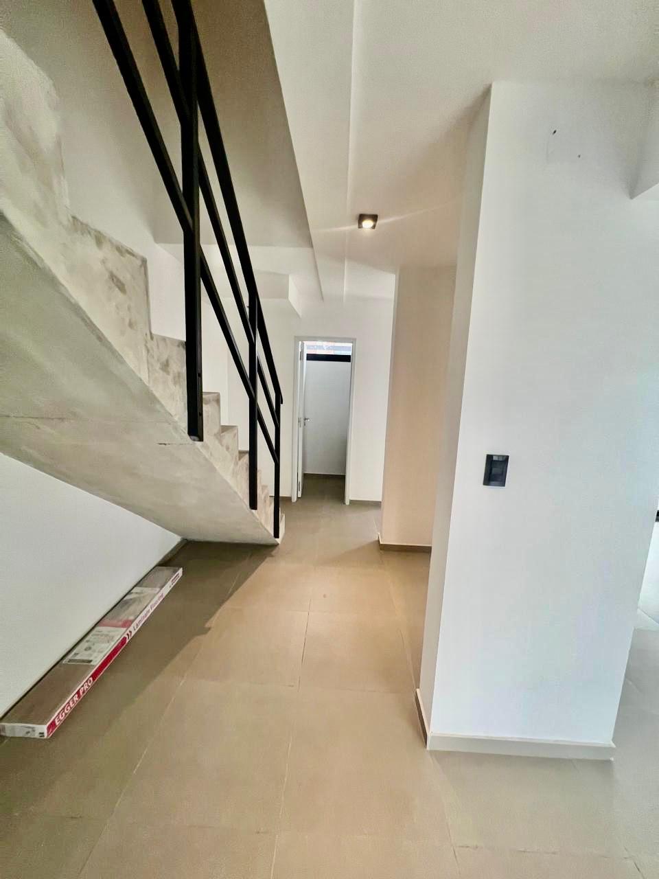 Dúplex de 3 dormitorios en alquiler en parados de manantiales barrio privado