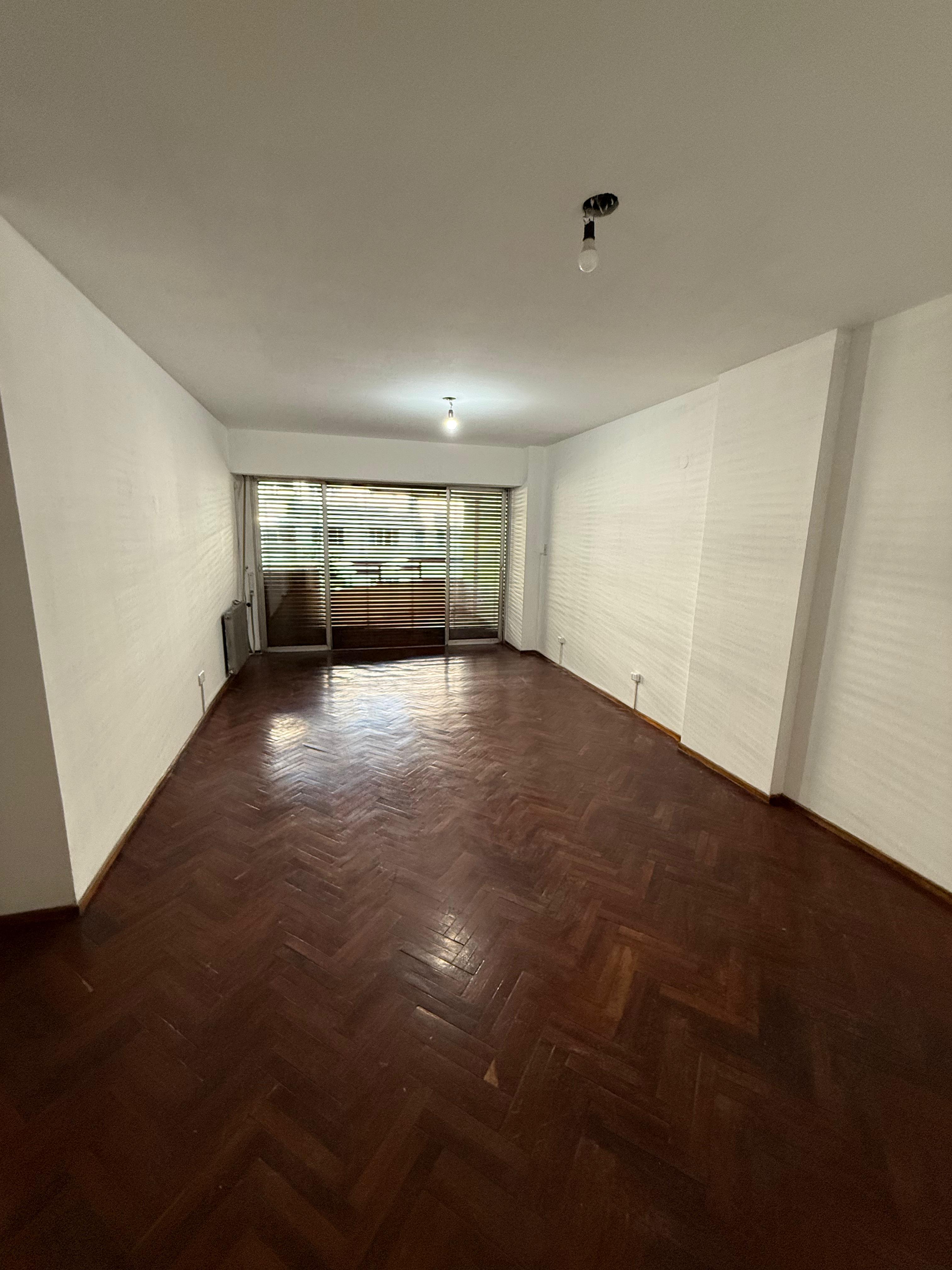 AMPLIO DEPTO EN PLENO CENTRO